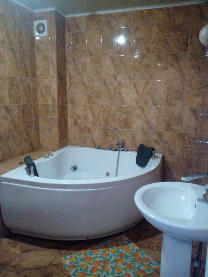 Imperial Hotel Krivoy Rog Kryvyi Rih ภายนอก รูปภาพ